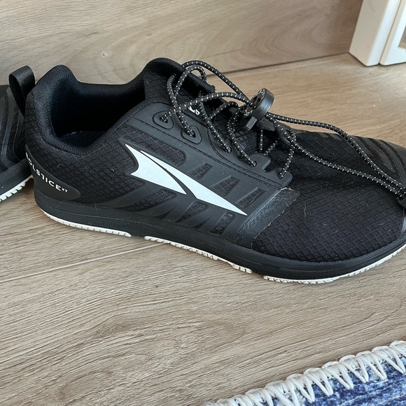 Altra Solstice running shoes. - Picture 3 of 6